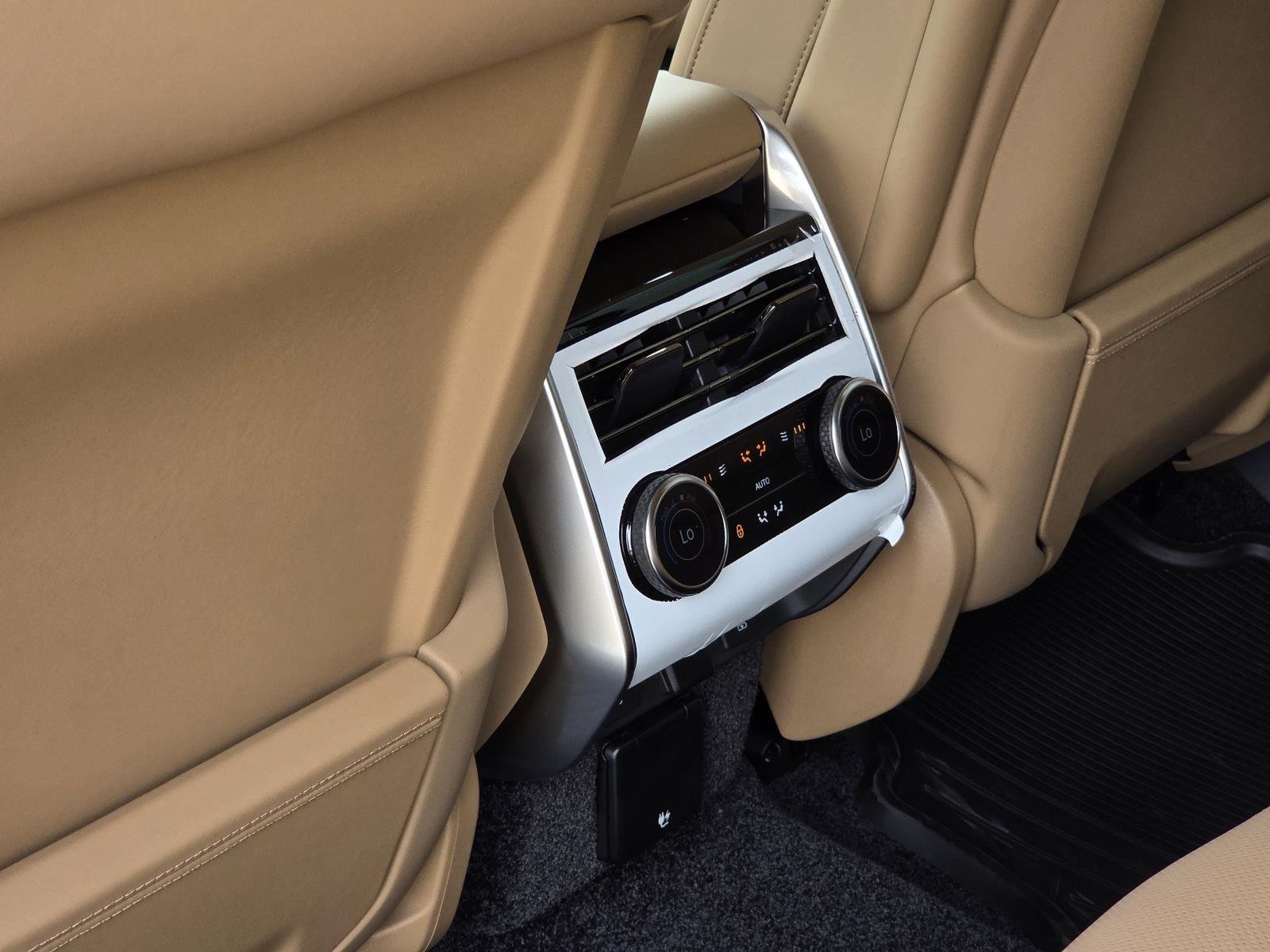 New 2026 Fuji White Land Rover SE image 37