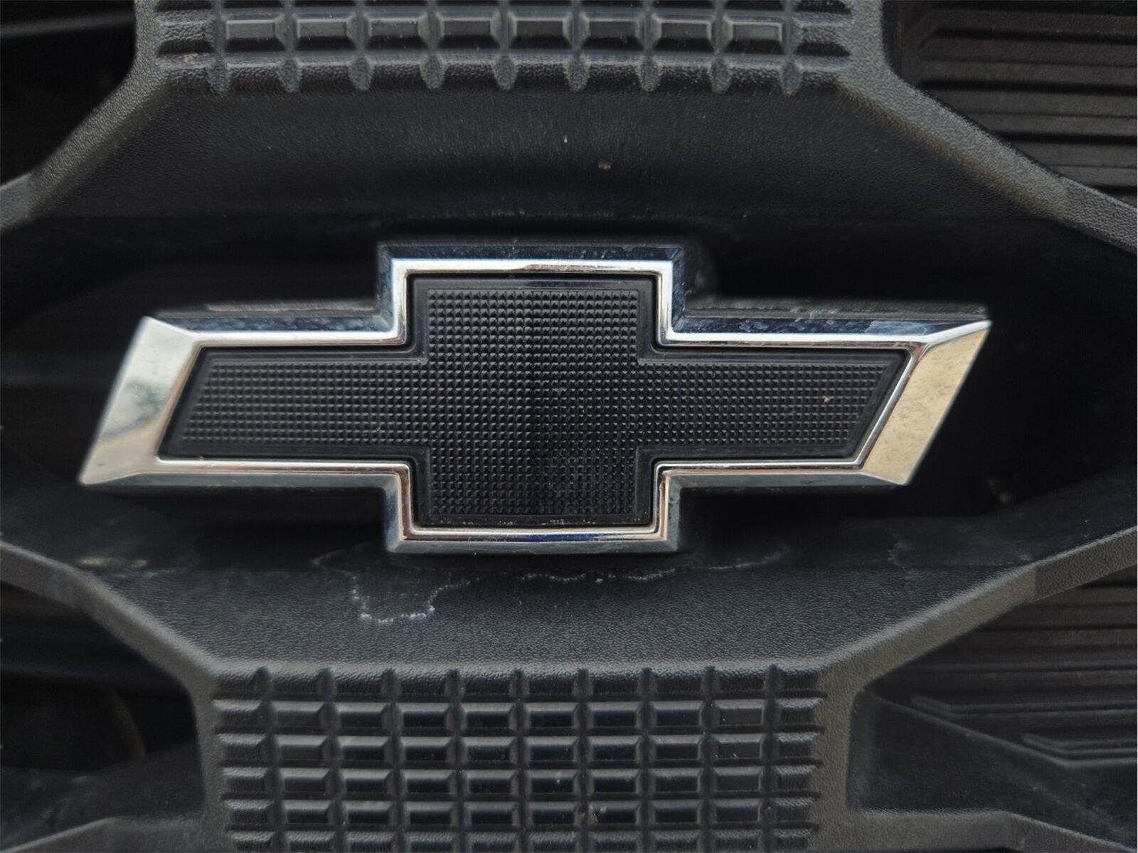 Used 2024 Summit White Chevrolet Custom image 9