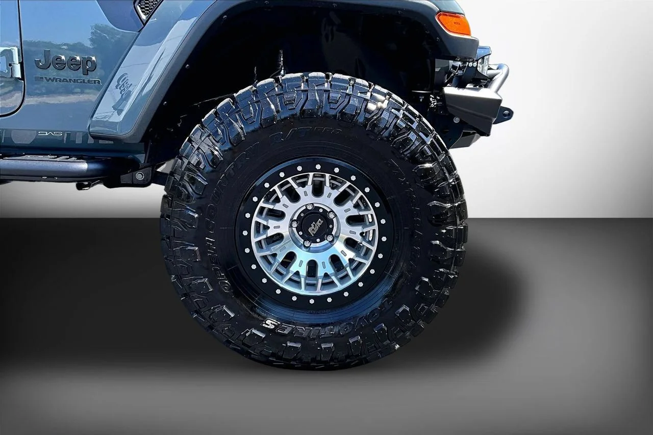 New 2026 Anvil Clear-Coat Exterior Paint Jeep Sahara image 33