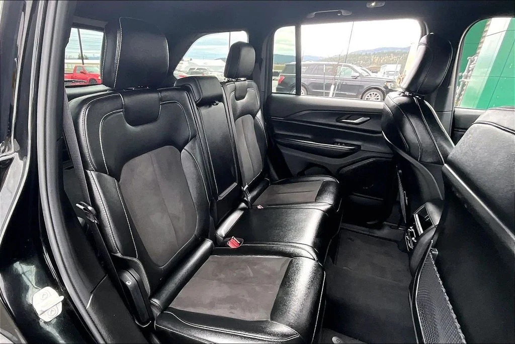 Used 2024 Black Jeep Altitude image 27