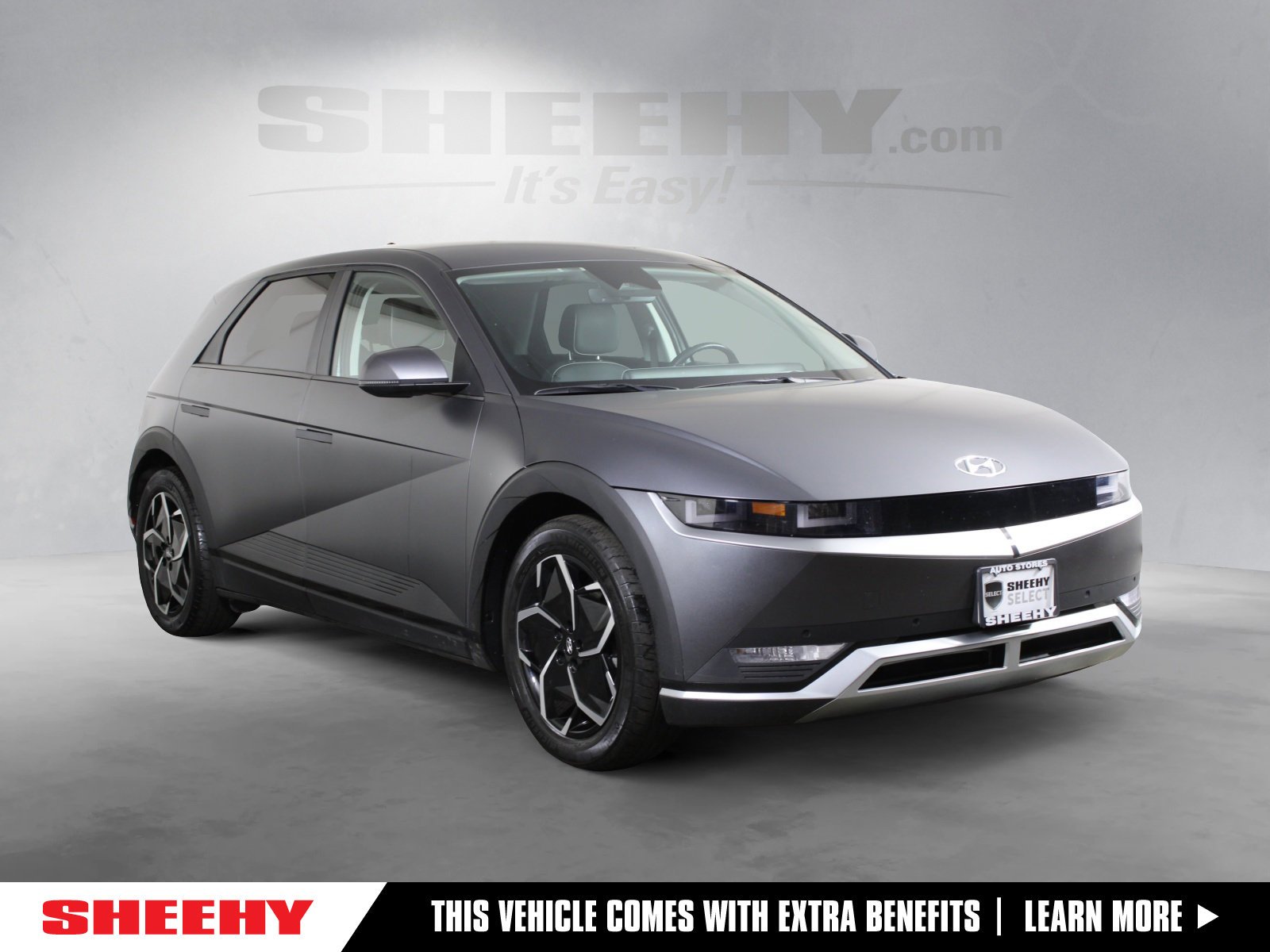 Used 2023 Gray Hyundai SEL image 1