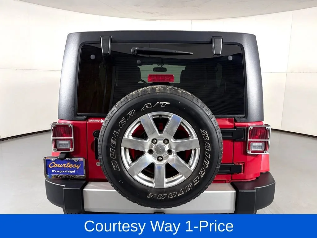 Used 2013 Red Jeep Sahara image 10