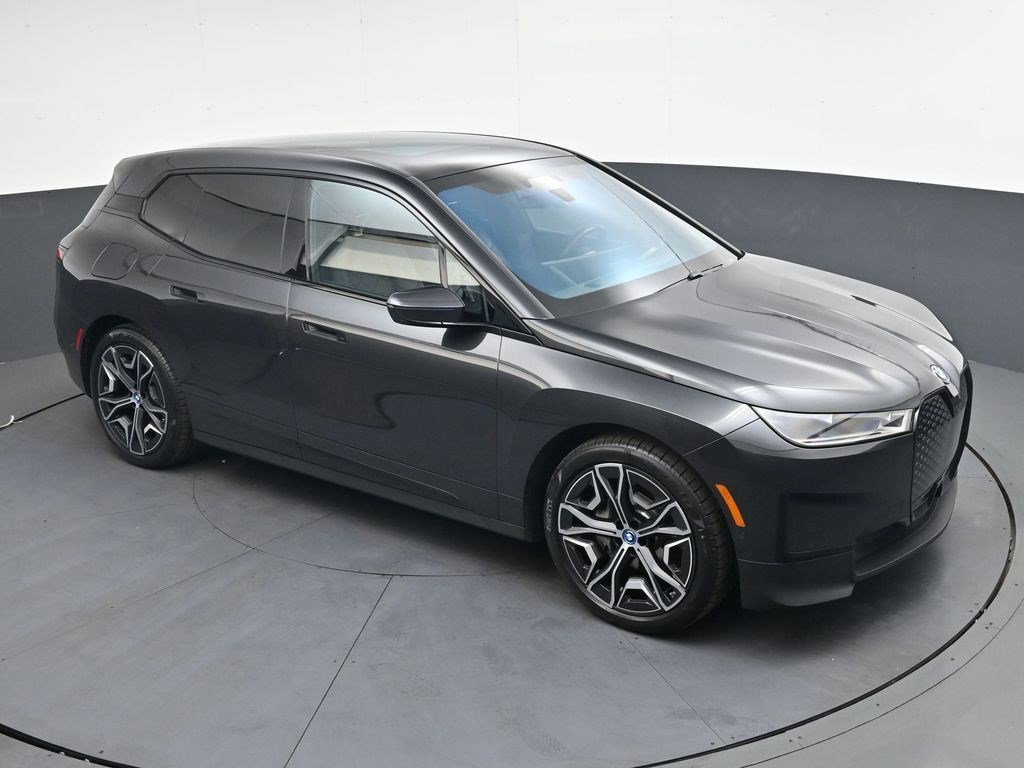 Used 2022 Gray BMW xDrive50 image 17