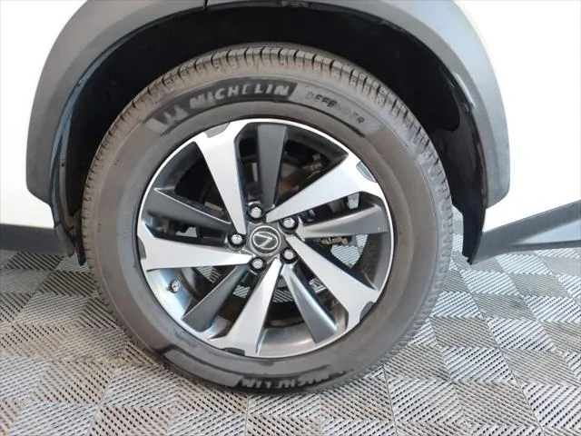 2020 Lexus NX 300 - Photo 17