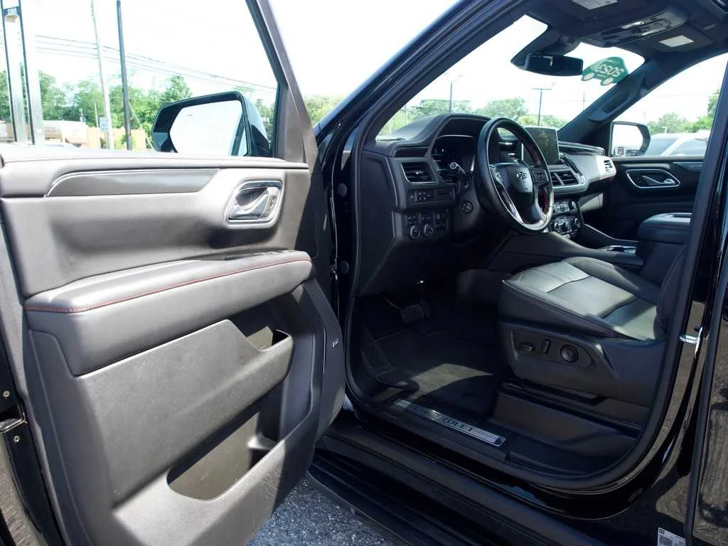 2023 Chevrolet Suburban RST - Photo 13