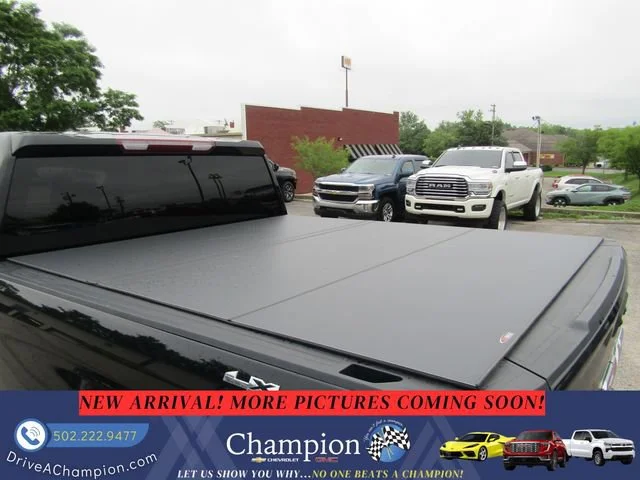 Used 2023 Onyx Black GMC SLT image 9