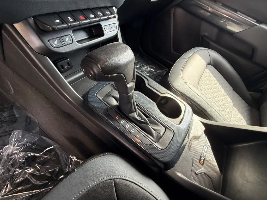 Used 2019 Black Chevrolet Z71 image 22