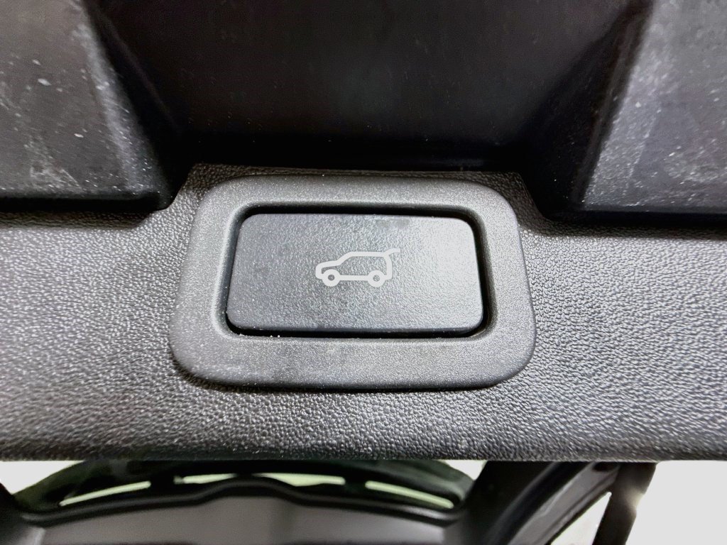 Used 2018 Narvik Black Land Rover HSE image 39