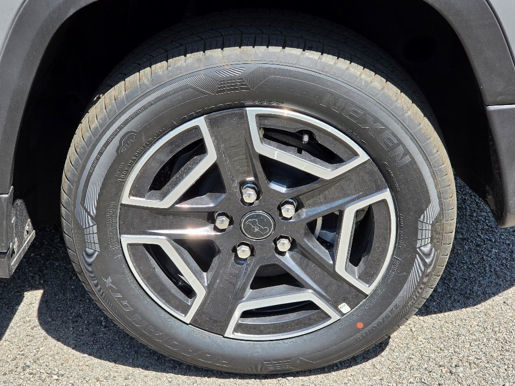 New 2026 Sting-Gray Clear-Coat Exterior Paint Jeep Laredo image 4