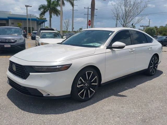 New 2026 Platinum White Pearl Honda Touring image 7