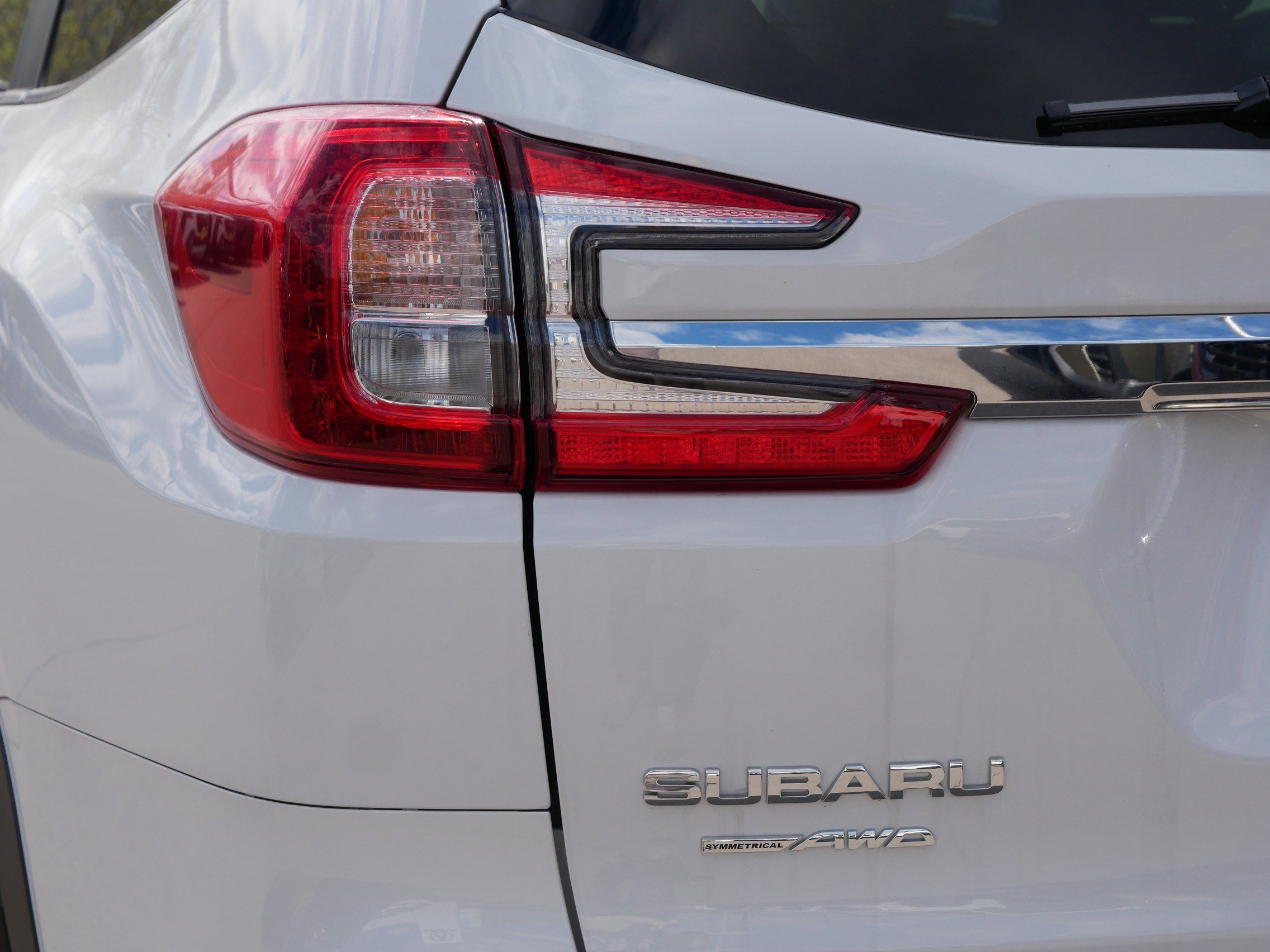 Used 2025 Crystal White Pearl Subaru Premium image 17