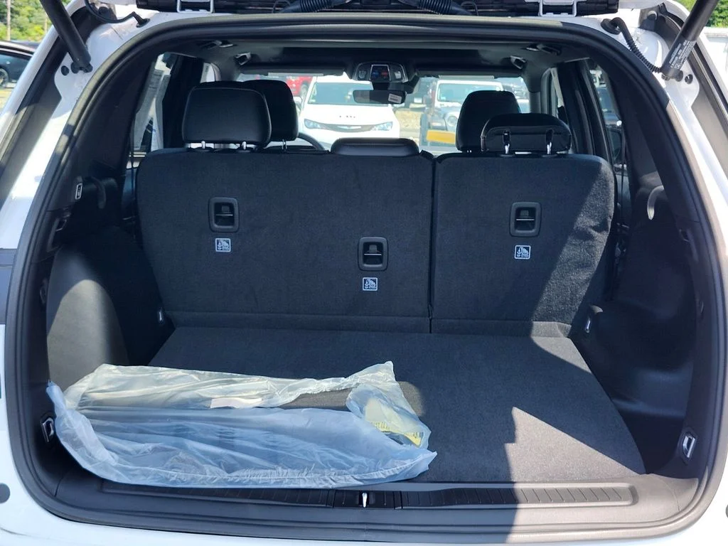 New 2026 Bright White Clear-Coat Exterior Paint Jeep Altitude image 33
