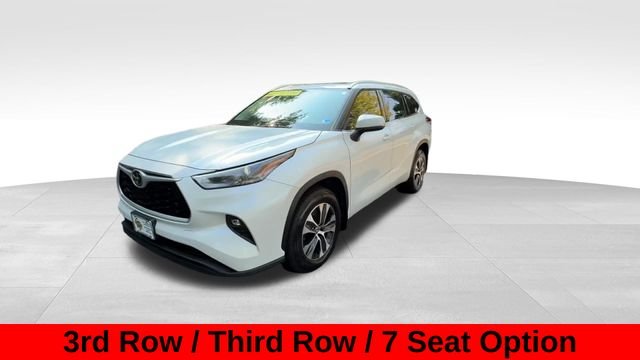 Used 2022 Beige Toyota XLE image 2