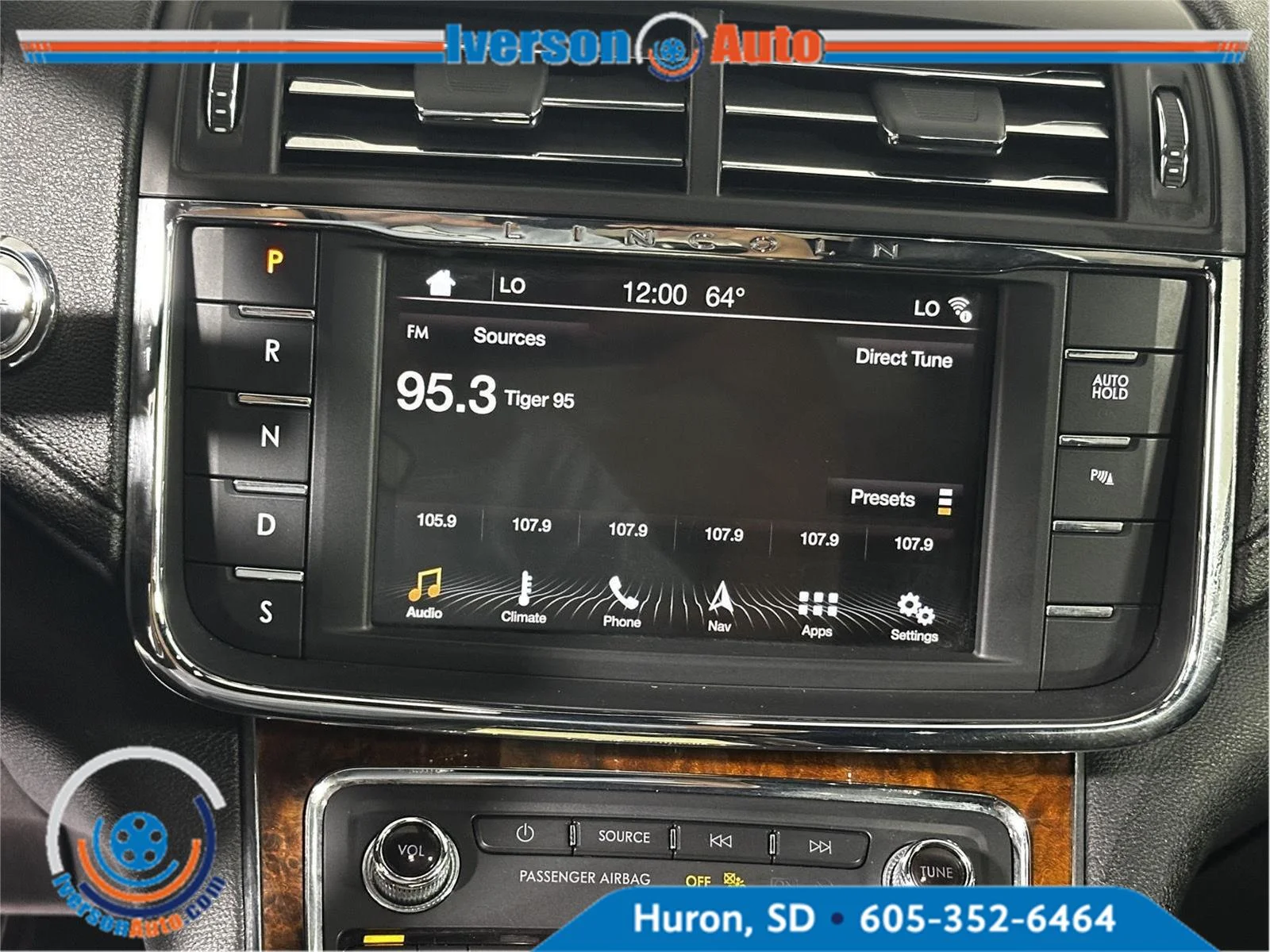 Used 2019 Gray Lincoln Select image 19