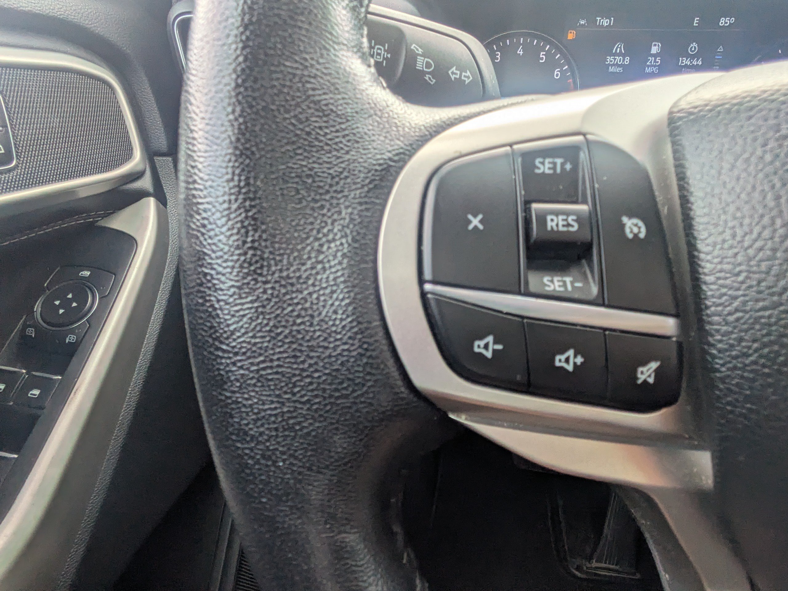 Used 2022 White Ford XLT image 25