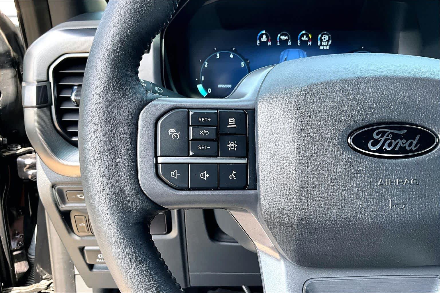 Used 2024 Agate Black Metallic Ford LARIAT image 26