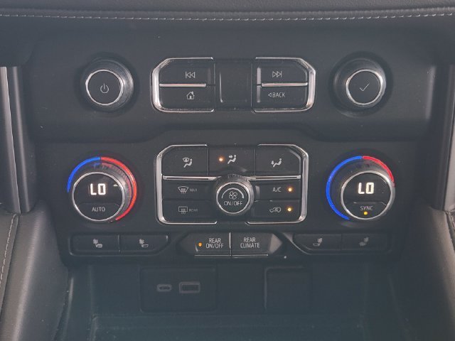 2023 Chevrolet Suburban Z71 - Photo 17
