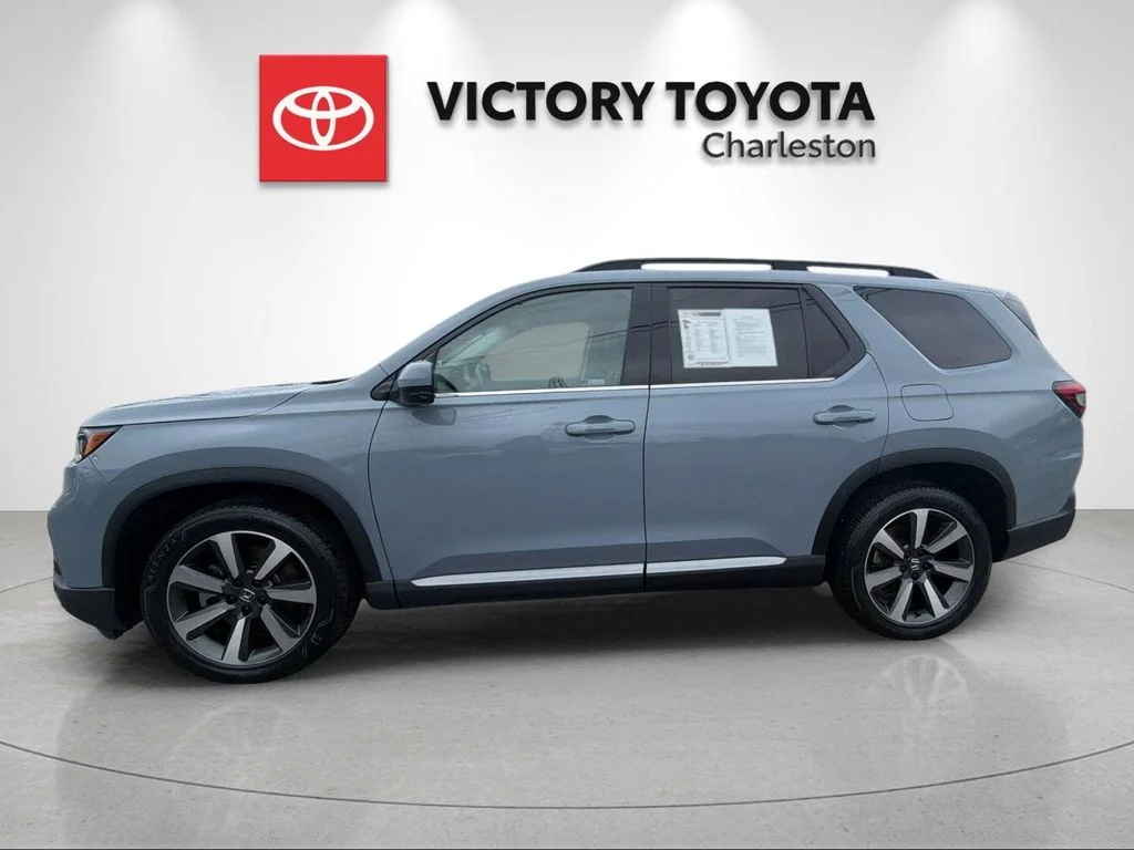 Used 2023  Honda Touring image 2