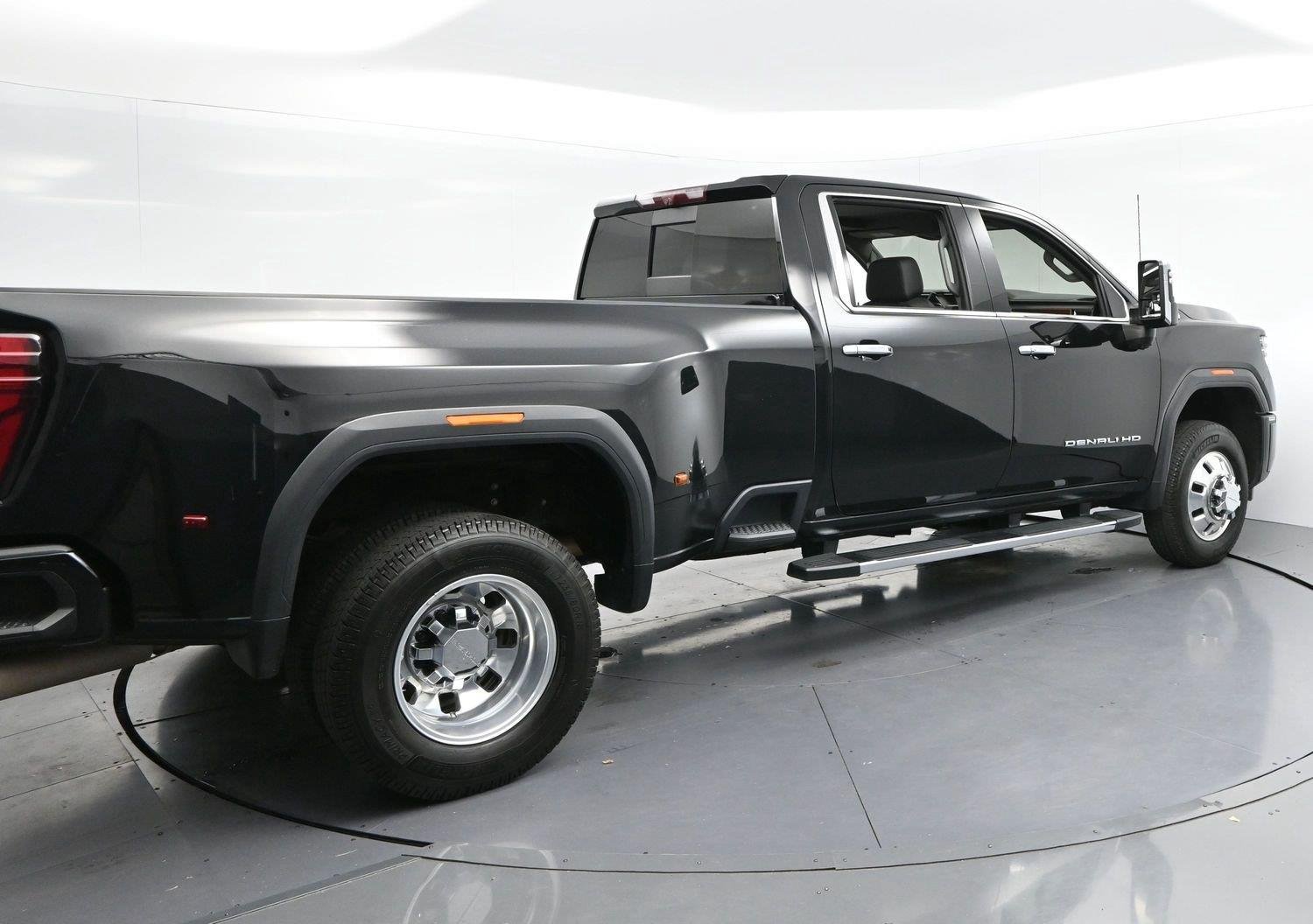 Used 2024 Onyx Black GMC Denali image 5