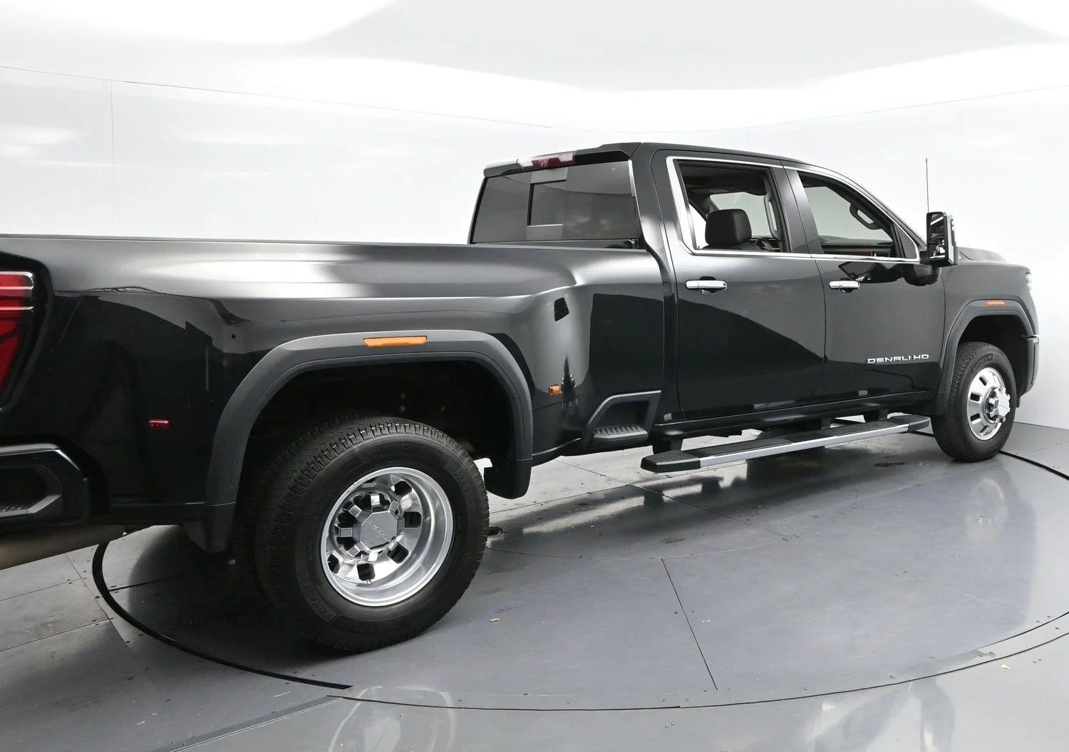 Used 2024 Onyx Black GMC Denali image 5