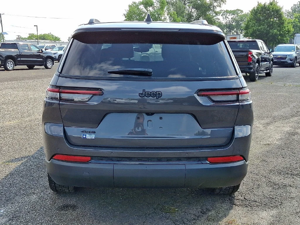 Used 2023 Gray Jeep Altitude 4x4 image 10