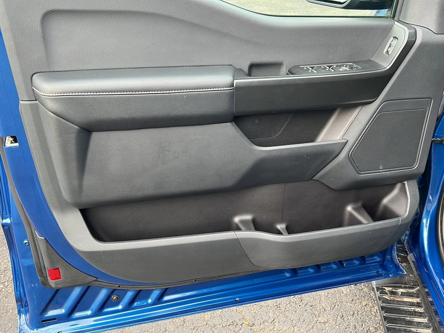Used 2023 Atlas Blue Ford XL image 5