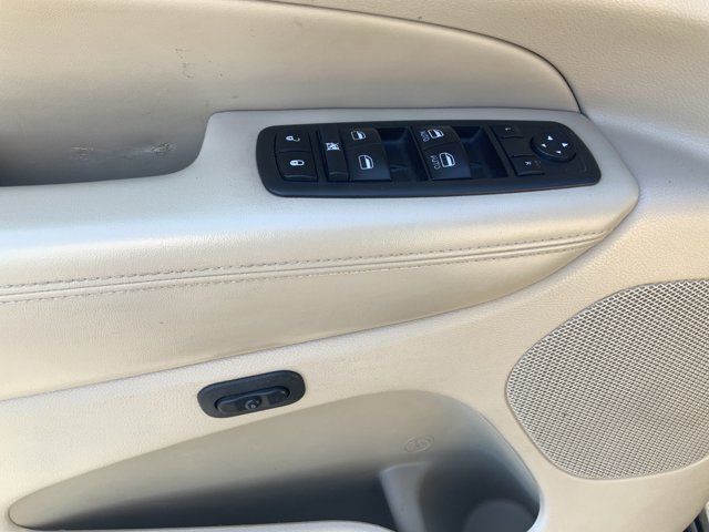 Used 2015 Brilliant Black Crystal Pearlcoat Jeep Limited image 20