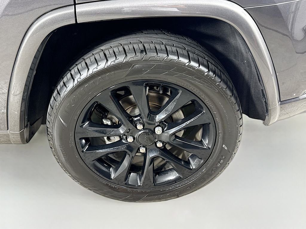 Used 2021 Granite Crystal Metallic Clearcoat Jeep Laredo X image 31