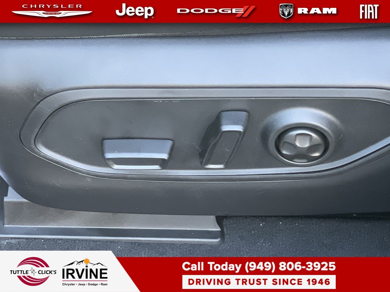 New 2026 Baltic Gray Metallic Clear-Coat Exterior Paint Jeep Laredo Altitude image 22