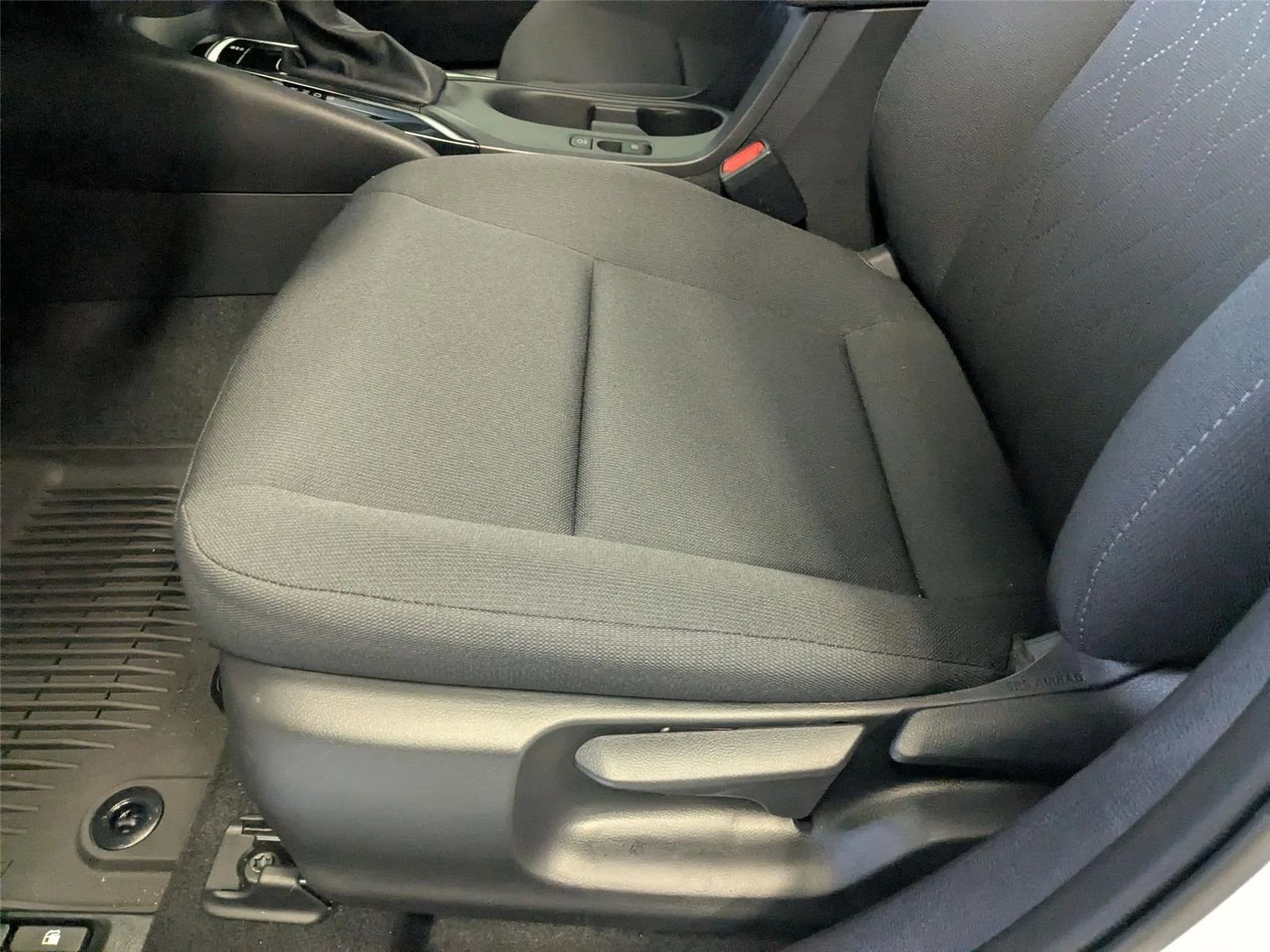 2025 Toyota Corolla LE - Photo 14