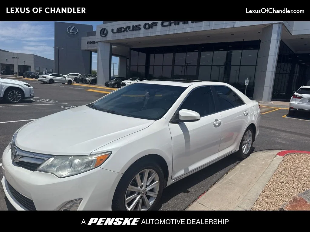 Used 2014 White Toyota XLE image 1