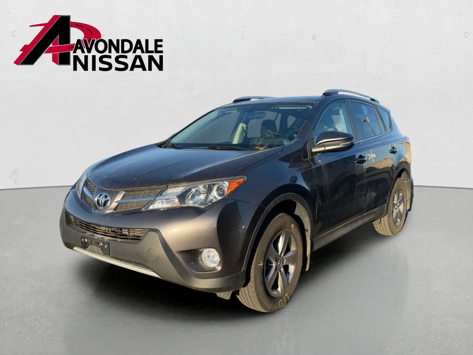 Used 2015 Magnetic Gray Metallic Toyota XLE image 2