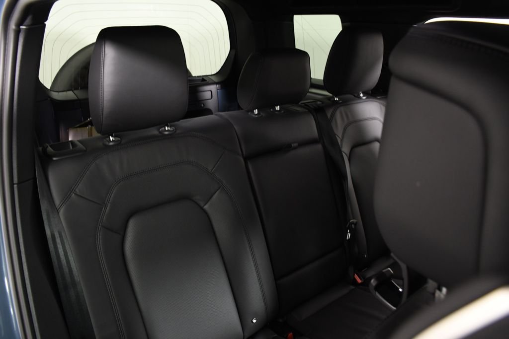 2026 Land Rover Defender X-Dynamic SE - Photo 23