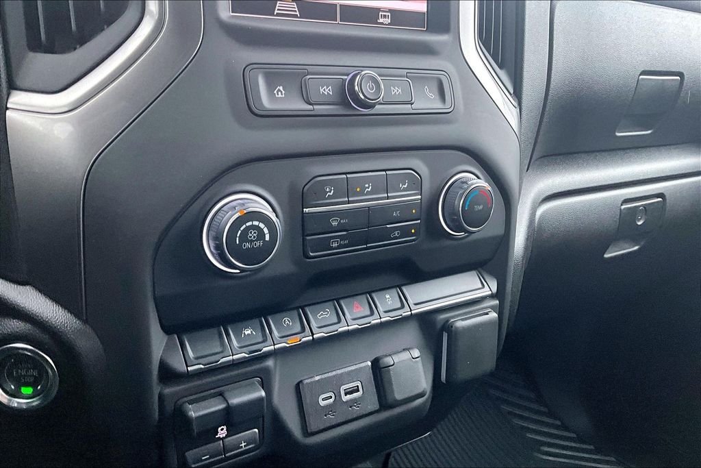 Used 2025 White Chevrolet Custom image 25