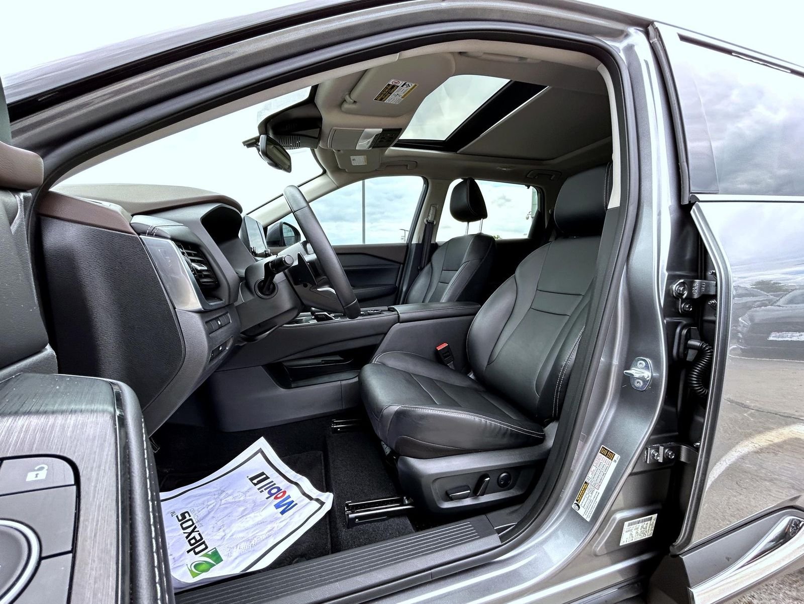 Used 2021 Gray Nissan SL image 10