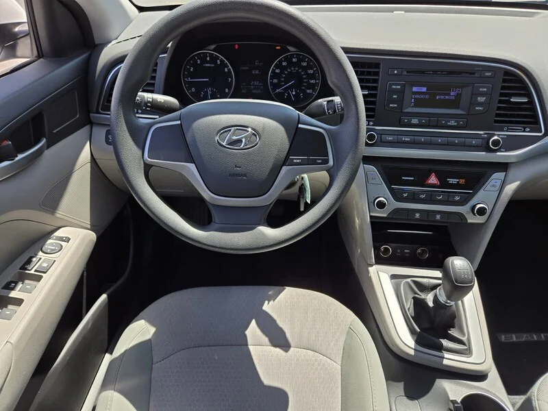 Used 2017 Quartz White Pearl Hyundai SE image 9