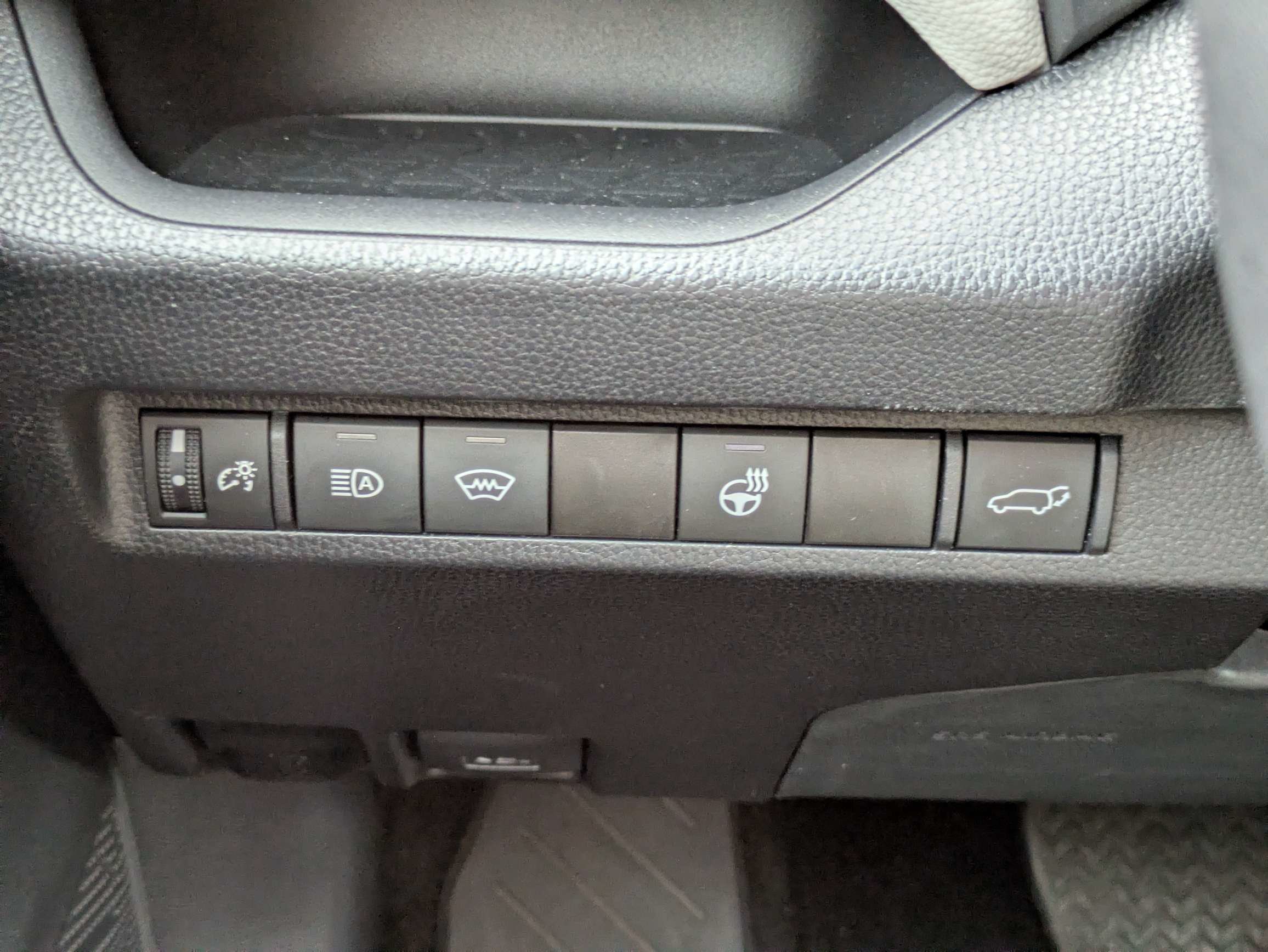 Used 2024 Pearl Toyota XLE Premium image 37