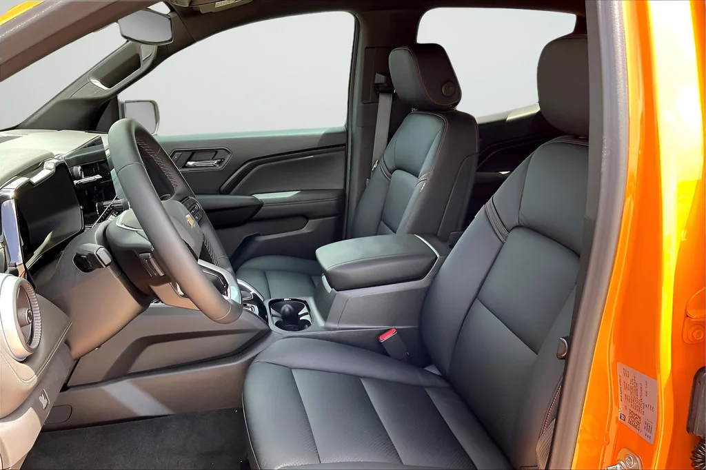 2025 Chevrolet Colorado LT - Photo 10