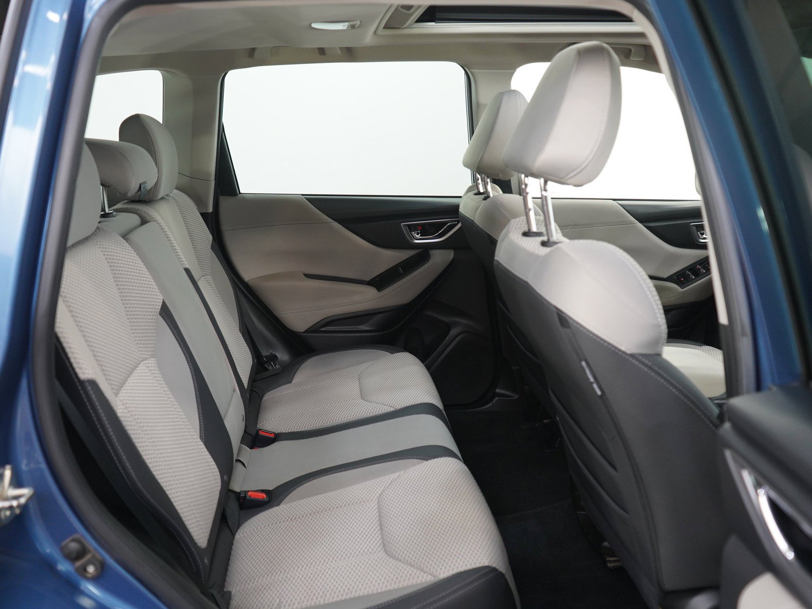 Used 2020 Horizon Blue Pearl Subaru Premium image 12