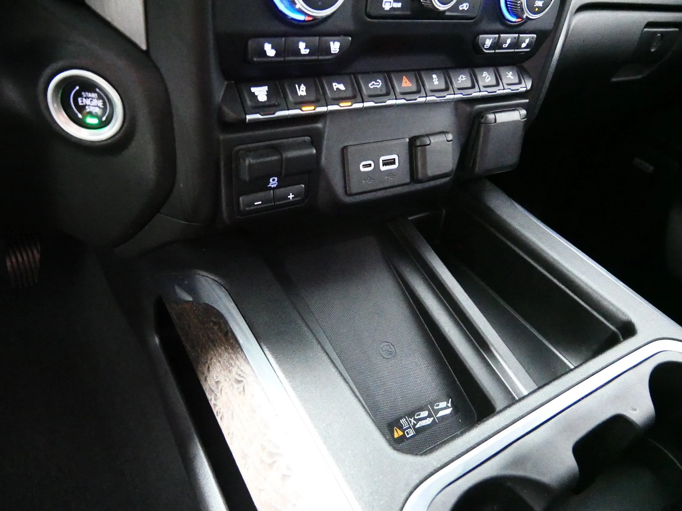 Used 2022 Onyx Black GMC Denali image 29