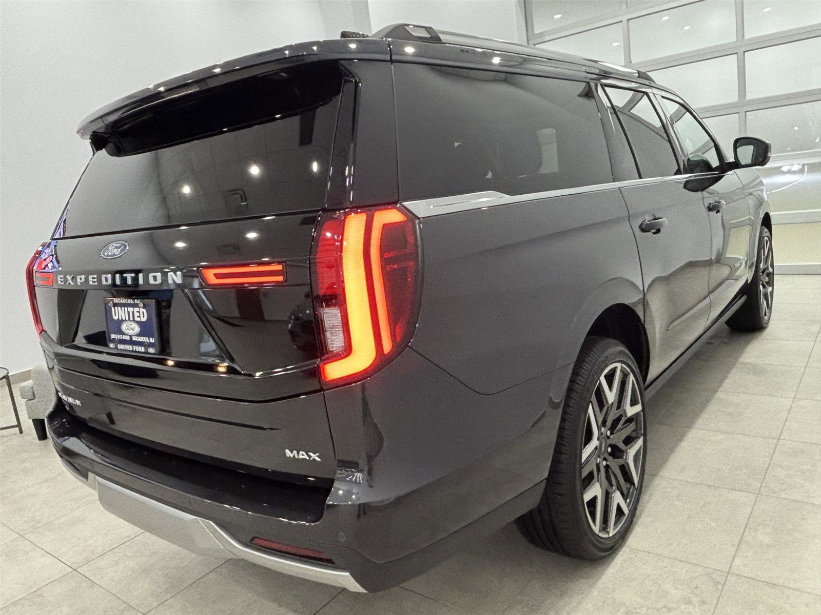 New 2026 Dark Matter Gray Metallic Ford MAX Platinum® image 14