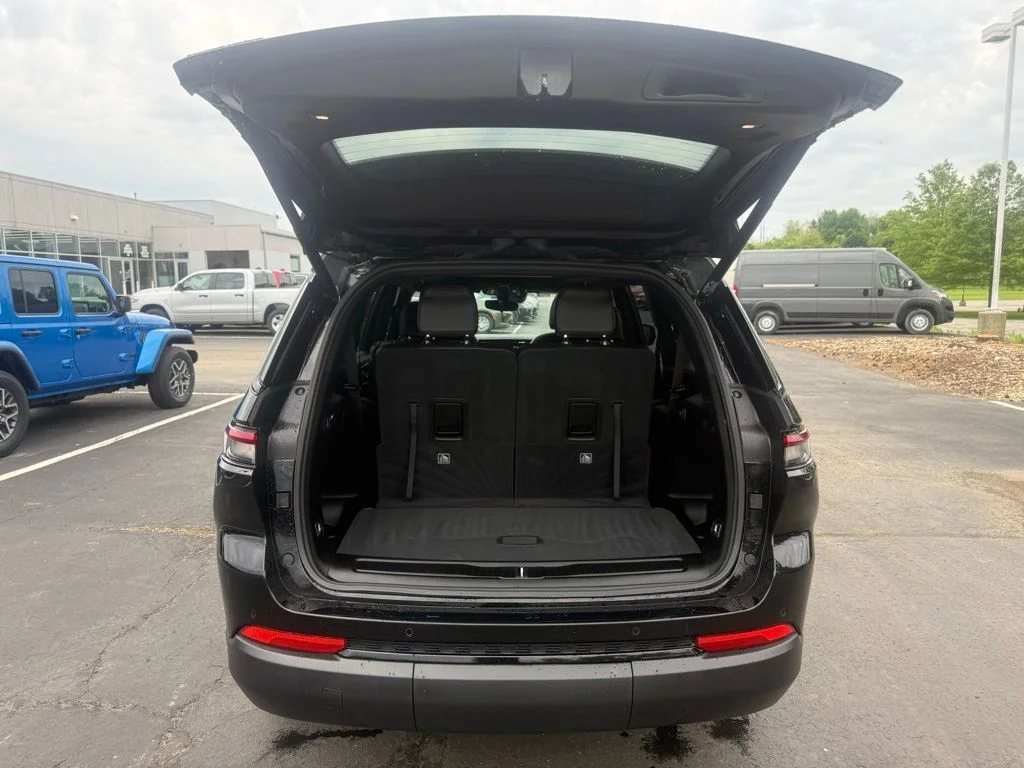 Used 2024 Black Jeep Altitude X image 45