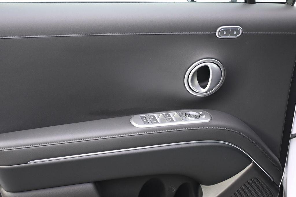 New 2026 White Pearl Hyundai SEL Premium AWD image 23