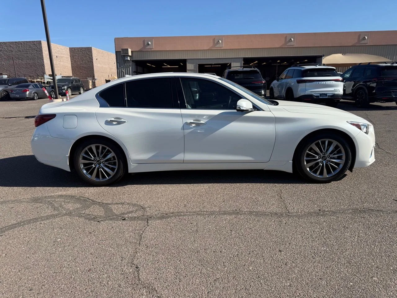 Used 2024 Majestic White INFINITI Luxe image 4