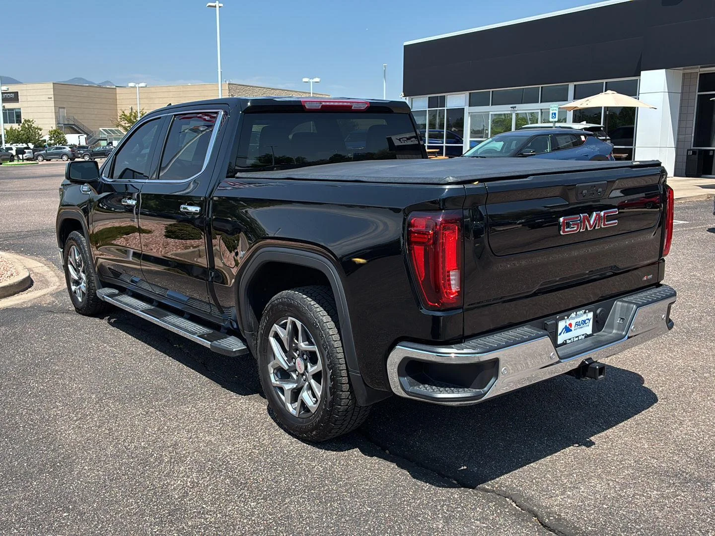 Used 2025 Onyx Black GMC SLT image 7
