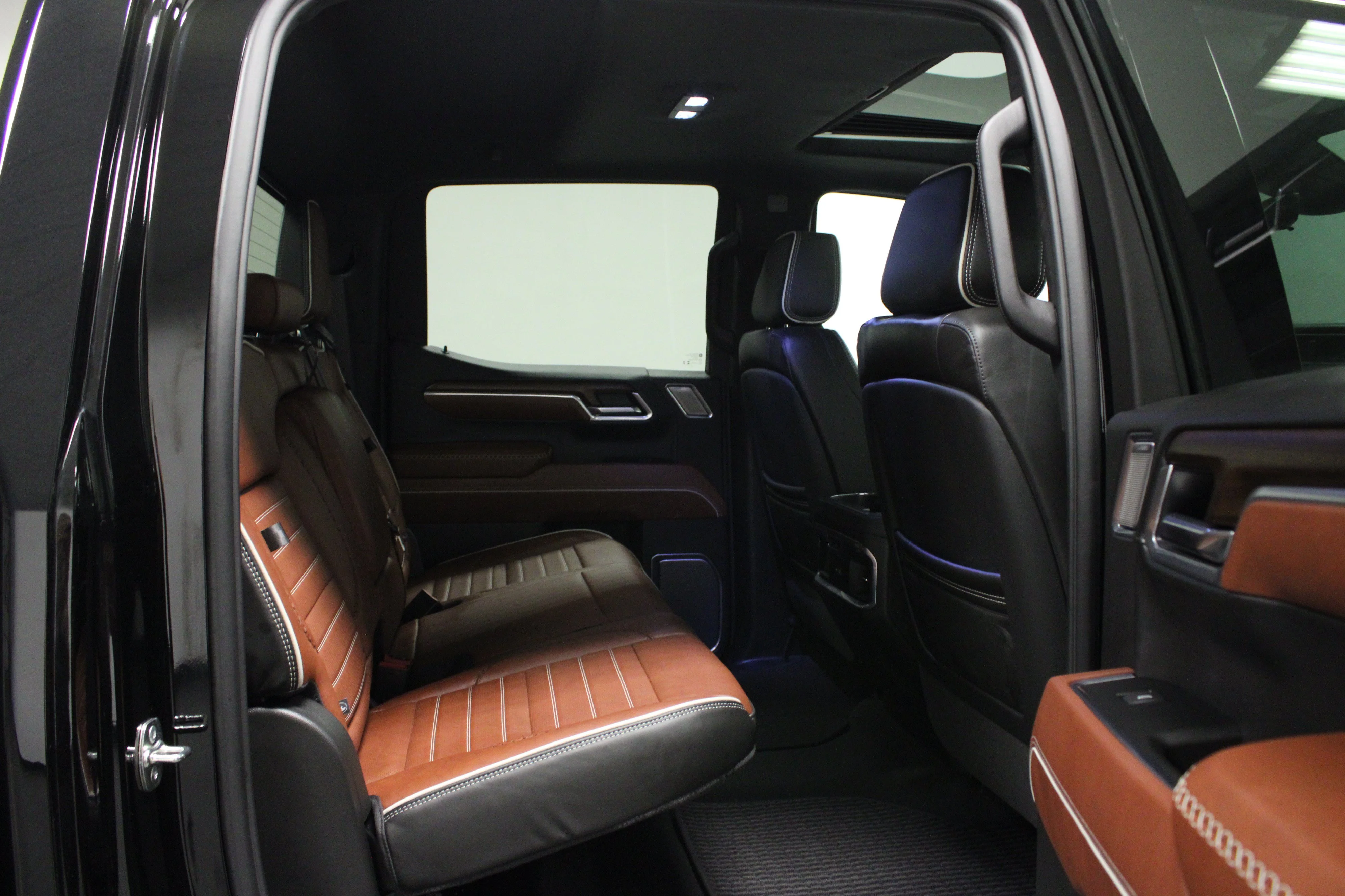 Used 2026 Onyx Black GMC Denali Ultimate image 15