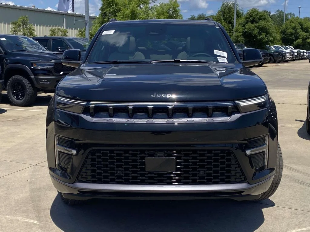 New 2026 High Gloss Black Exterior Paint Jeep Limited Altitude image 2