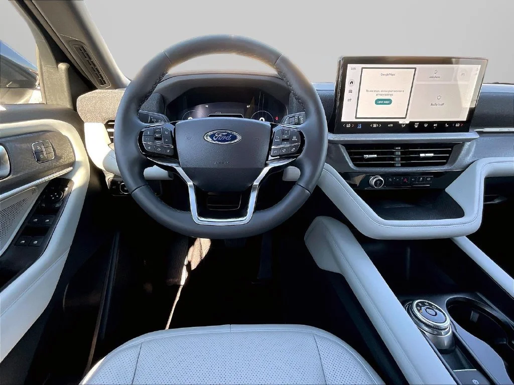 New 2027 Star White Metallic Tri-Coat Ford Platinum™ image 17