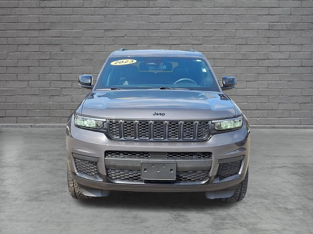 Used 2023 Gray Jeep Altitude 4x4 image 4