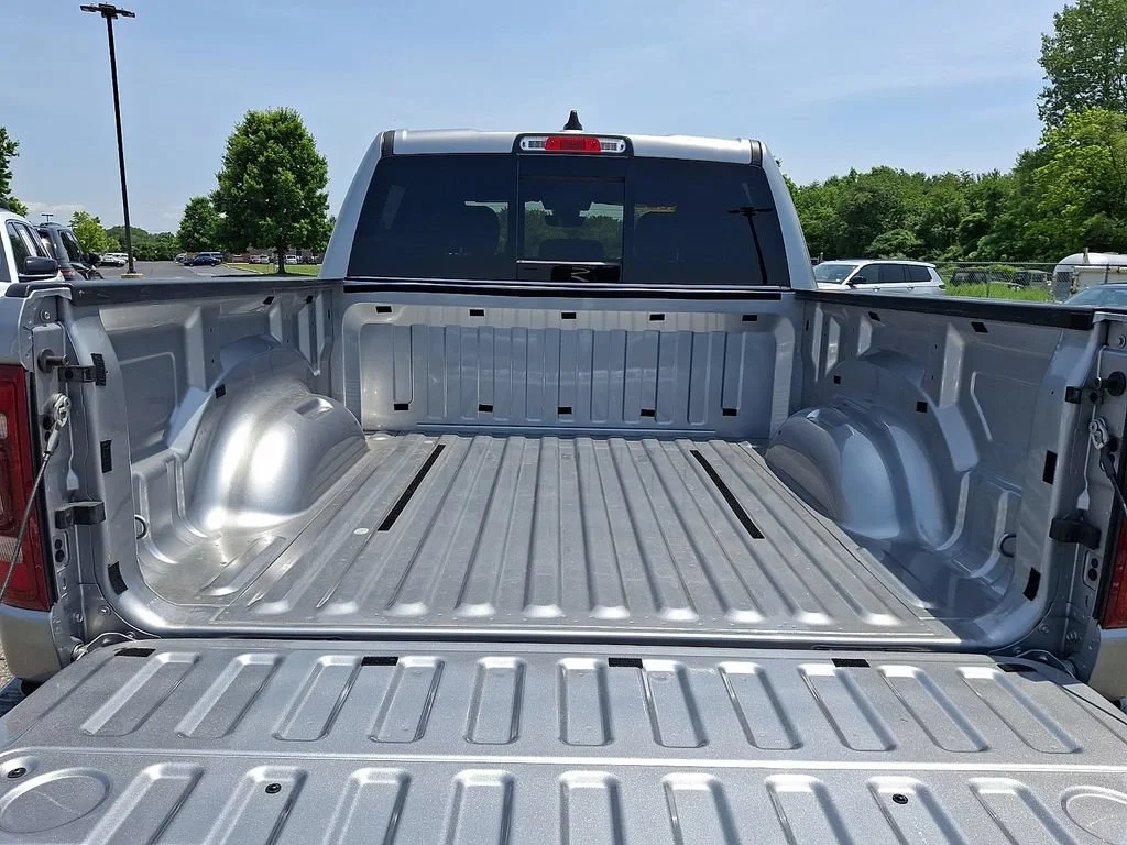 Used 2022 Billet Silver Metallic Clearcoat Ram Big Horn image 31